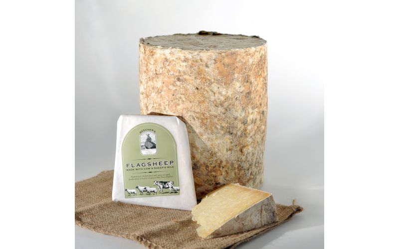 Flagship Reserve Clothbound Cheddar